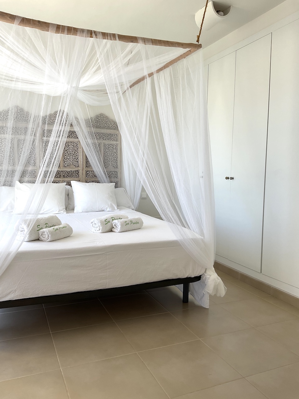 resa estates puig den mar huis huren zomer ibiza bed.jpg